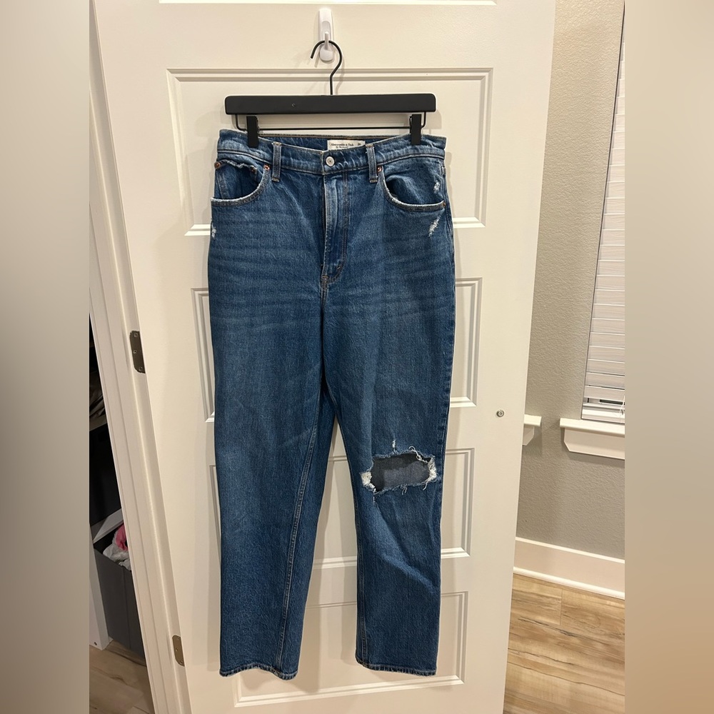 NWOT Abercrombie & Fitch Curve Love 90’s Straight Ultra High Rise